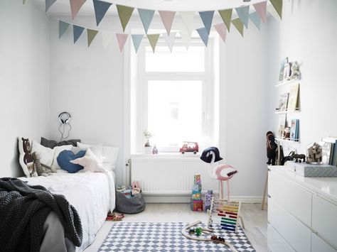 16 Best Scandinavian Bedrooms For Kids Pokeball Costume, Diy Pokeball, Clown Diy, Hilarious Costumes, Party Snap, Selfie Snap, Diy Costumes Kids Boys, Scandinavian Kids Rooms