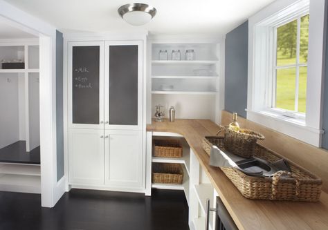 more chalkboard cabinets Contemporary Mudroom, Timber Frame Kitchen, Kitchen Chalkboard, Pale Wood, Mudroom Design, Basket Storage, Laundry Mud Room, Butler's Pantry, Corner Shelf