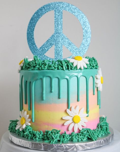 Simple Groovy Cake, Peace Sign Birthday Cake, Hippy Cake, 60s Birthday Cake, 60s Cake, Hippie Cake Ideas, Hippie Birthday Cake, Groovy Cake, Groovy Cake Ideas