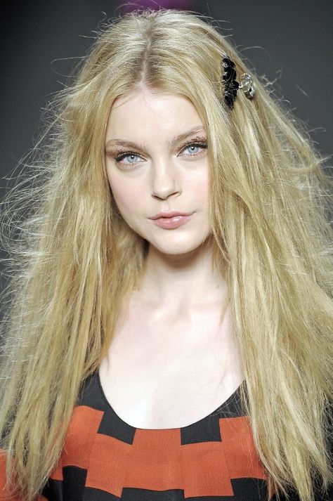 Famous Supermodels, Runway Hair, Jessica Stam, Canadian Models, Natalia Vodianova, Canadian Actresses, Victoria Secret Fashion Show, Sonia Rykiel, Blonde Color