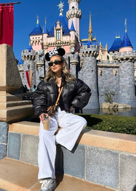 Magic Kingdom Outfit January, Rainy Day Disney Outfit, Disney Outfit Ideas Winter, Winter Theme Park Outfit, Universal Studios Japan Outfit, Hongkong Disneyland Outfit, Disney Outfits Winter, China Outfit, Disney Winter Outfits