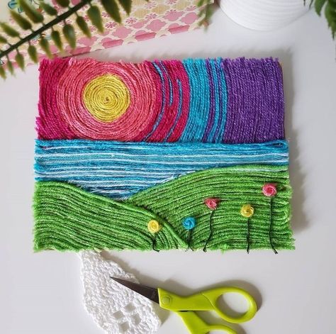 Yarn Painting Art, Textile Art Projects, Yarn Art Projects, Bedroom Wall Decor Ideas, Class Art Projects, Yarn Painting, Teen Art, Elementary Art Projects, Wool Art