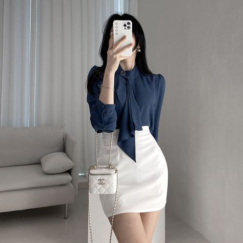 Rich Tita, Rich Tita Outfit, Elegant Short Mini Skirt For Office, Elegant White Office Mini Skirt, White Pencil Skirt Outfit, Suit Skirt Outfit Korean, Pencil Skirt Outfits Classy, Korean Miniskirt Outfits, Skirt Outfits Korean