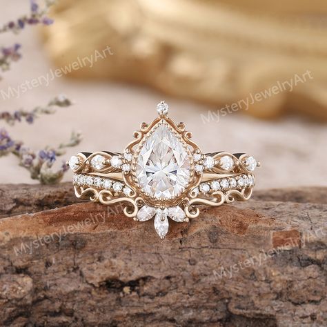 Vintage Moissanite Engagement Ring Set Rose Gold Ring Floral Ring Pear Moissanite Ring Bridal Set Statement Rings Anniversary Gifts for Her  Only Wedding Band https://www.etsy.com/listing/1522954953 Only Engagement Ring-Moissanite https://www.etsy.com/listing/1506692098   Opal engagement ring set: https://www.etsy.com/listing/1775139694  💎RING DETAILS  Material: 10K/14K/18K yellow gold, white gold, and rose gold are available. (Other metals and stones are also available, please feel free to con Bride Wedding Ring Gold, Vintage Bridal Set, Gold And White Gold Wedding Ring Set, Vintage Bridal Sets Rings, Unique Engagement Rings Vintage Antiques, Engagement Rings Rose Gold, Rosegold Ring, Matching Wedding Band Sets, White Gold Engagement Rings Vintage