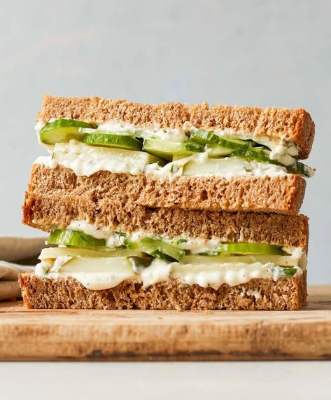 Food With Pickles, Pickle Sandwich Recipes, Dill Pickle Sandwich, Cheese And Pickle Sandwich, Sandwich Photography, Heartbeet Kitchen, Pickle Sandwich, Jamaican Patties, Smoothie Bowl Vegan