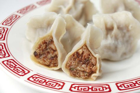 Potstickers Recipe, Bacon Corn Chowder, Beef Dumplings, Dim Sum Recipes, Dumpling Filling, Chinese Dumplings, Popular Desserts, Spicy Beef, Wontons