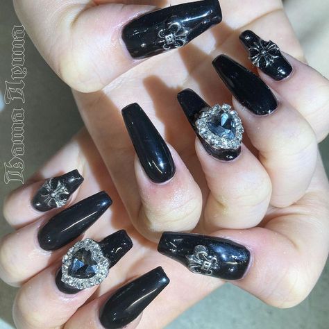 Visual Kei Nails, Dolly Wink, Black Butler Characters, Art Things, Beautiful Nail Art, Visual Kei, Beautiful Nails, Lei, Nail Designs