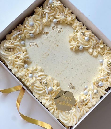 White And Gold Sheet Cake, Congratulations Sheet Cake, 50th Birthday Sheet Cake For Women, Boho Sheet Cake, Fancy Sheet Cake, Wedding Sheet Cake Designs, Sheet Cake Designs Birthday Women, Birthday Sheet Cake For Women, Rectangle Birthday Cake