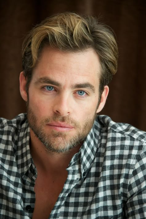 Chris Pine Pine Nut, Beard Styles For Men, Chris Pine, Harrison Ford, Hollywood Actor, Beard Styles, Celebrities Male, Beards, Serie Tv