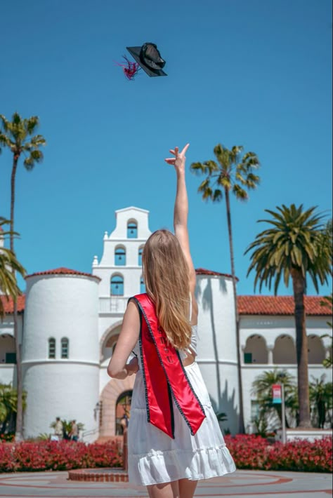 Sdsu Graduation Pictures, Grad Portraits, Grad Picture Ideas, Grad Poses, College Graduation Photoshoot, Grad Pic Ideas, Grad Shoot, Grad Pictures, Graduation Photography Poses