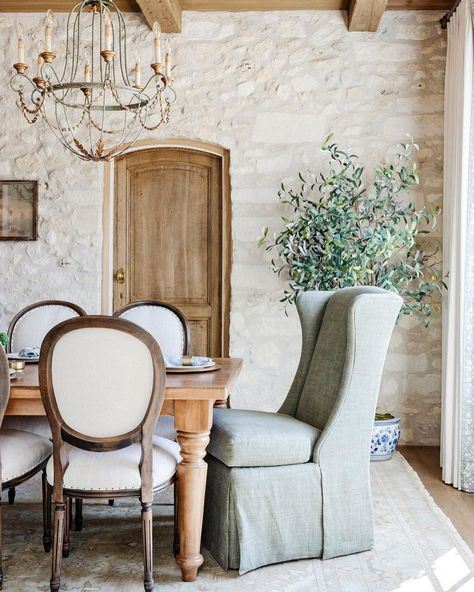 @maisondecinq shared a photo on Instagram: “How stunning is this rustic French-inspired dining room? I’m sharing a tour of this entire house on the blog today and I think you’ll be…” • Jul 6, 2022 at 3:09pm UTC Italian Homes Interiors Tuscan Style, Tuscany Style Home, European Farmhouse Style, Rustic French Farmhouse, Kitchen 2023, Tuscany Style, Country Interior Design, French Oak Flooring, French Farmhouse Style