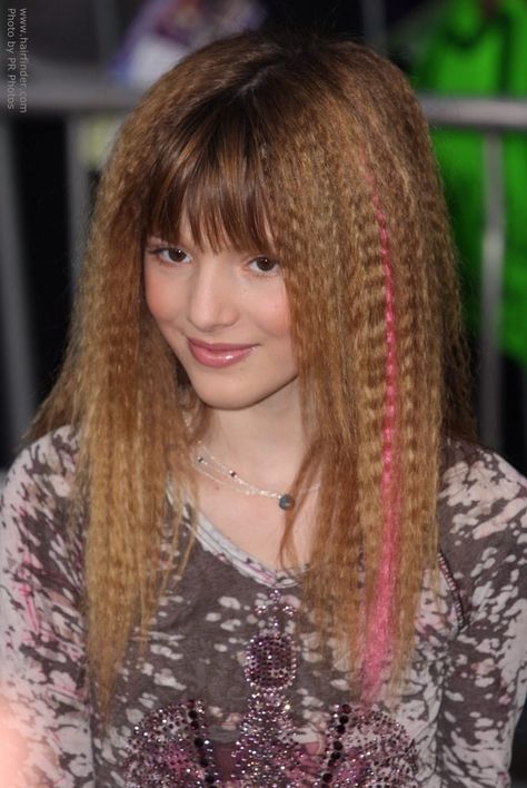 Crimped Hair! 80s Theme Costume Ideas, Short Hair Black And White, Hairstyles Crimped, 80s Crimped Hair, 80s Theme Costume, Early 2000s Hair, Crimp Hair, Hair Fashion Show, 00s Hair