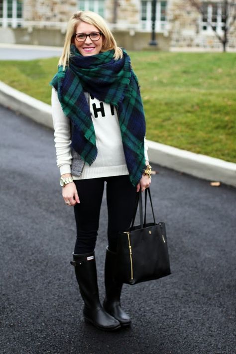 Bloggers Who Budget: Fall For Less Blanket Scarf Outfit, Green Plaid Scarf, How To Wear A Blanket Scarf, Living In London, Cozy Fall Outfits, Winter Plaid, Boating Outfit, Cute Preppy Outfits, How To Wear Scarves