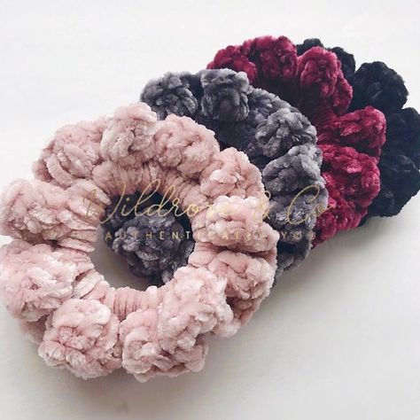 Velvet Crochet, Crocheted Jellyfish, Diy Best Friend Gifts, Crochet Shoes Pattern, Handmade Scrunchie, Crochet Knit Stitches, Crochet Earrings Pattern, Crochet Hair Accessories, Velvet Scrunchie