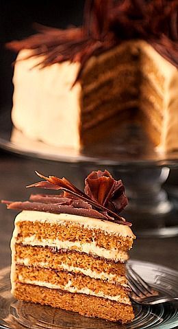 Pumpkin Cake with Salted Caramel Cream Cheese Frosting Caramel Cream Cheese Frosting, Caramel Cake Recipe, Cake With Chocolate Ganache, Salted Caramel Cake, Caramel Cream, Caramel Cake, Think Food, Pumpkin Chocolate, Pumpkin Dessert