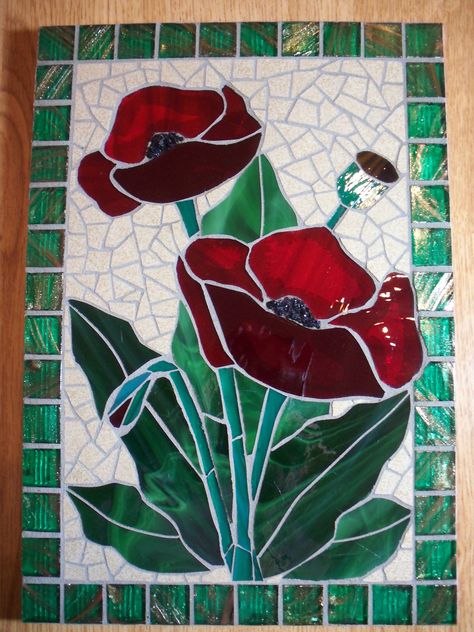 I made this poppy mosaic for a commission that I had. Poppy Flower Mosaic, Mosaic Poppies, Mosaic Flowers Patterns, Poppy Mosaic, Mosaic Art Supplies, Stained Glass Mosaic Art, Mosaic Tiles Crafts, Mosaic Tray, Mosaic Vase