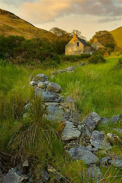 Skai Jackson, Isle Of Arran, Irish Cottage, Old Stone, Stone House, English Countryside, Lush Green, Stone Wall, Abandoned Places