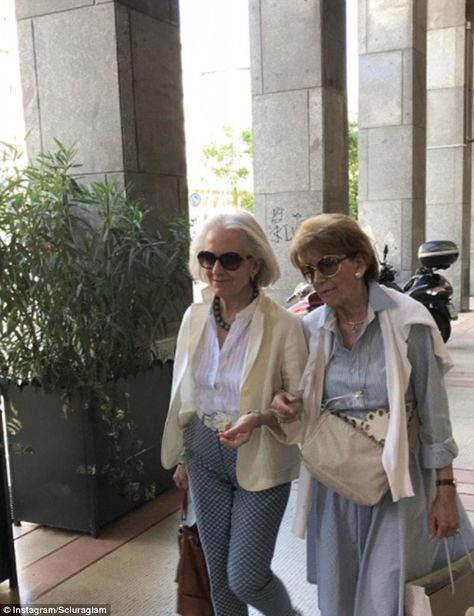 Sciuraglam Instagram account features Milan's most stylish women | Daily Mail Online Older Woman Outfit, Old Lady Dress, Italian Women Style, Grandma Fashion, Mum Fashion, Popular Instagram, Stylish Work Attire, Older Women Fashion, Summer Dresses For Wedding Guest