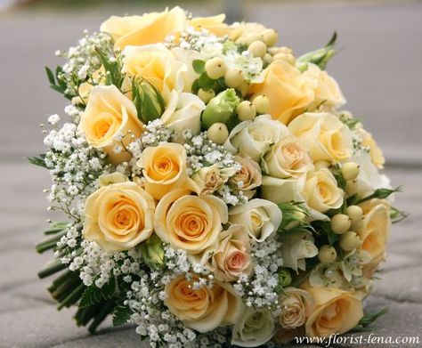 Yellow Spray Roses, Spray Roses Bouquet, July Wedding Colors, Baby's Breath Bouquet, Yellow Wedding Theme, Diy Events, Yellow Bouquets, Blush Cream, Wedding Planning Guide