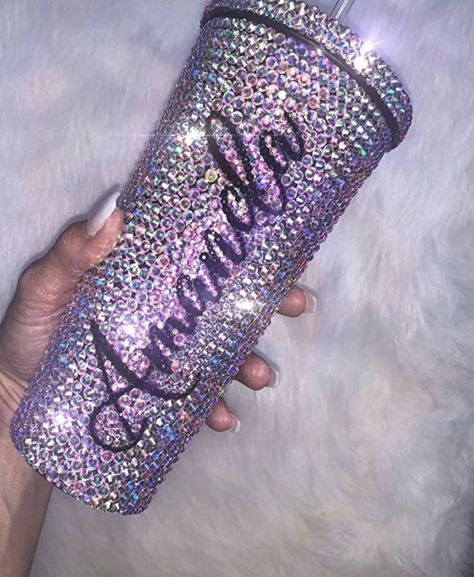 Starbucks Cup With Name, Bling Cups, Starbucks Cup Design, Starbucks Cup Art, Cups Ideas, Cup With Name, Bling Bottles, Bling Ideas, Rhinestone Cups