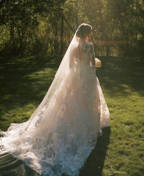 Romantic Wedding Hair, Wedding Photography Styles, A Wedding Dress, Bridal Photography, Morning Wedding, Wedding Mood, Dreamy Wedding, Monique Lhuillier, Wedding Shots