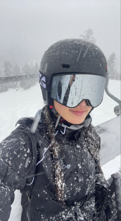 Luxury Skiing Aesthetic, Luxury Ski Trip Aesthetic, Ski Trip Aesthetic Black, Ski Lift Aesthetic, Ski Resort Aesthetic, Ski Slopes Aesthetic, Sand Skiing, Ski Trip Aesthetic Rich, Skiing Aesthetic