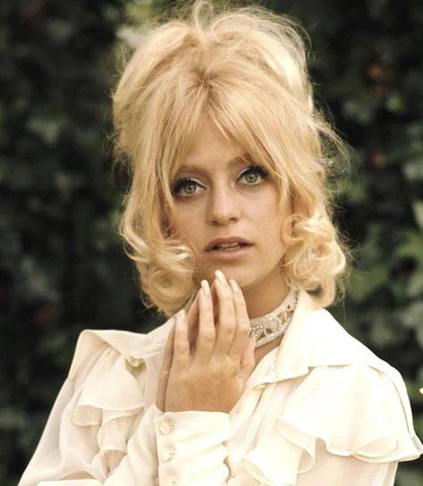 70s Short Hairstyles, 70s Disco Hairstyles, 60s 70s Hair, 70’s Hairstyles, 70s Hair And Makeup, 70s Hairstyles, 70’s Hair, Disco Hair, 1970s Hairstyles