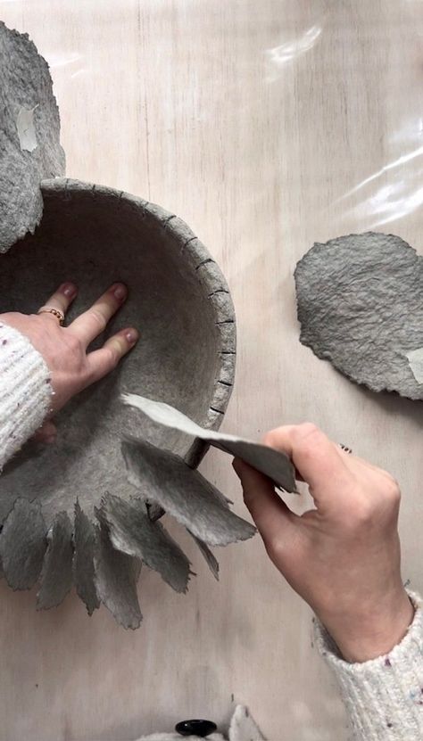 DIY: Raw Elegance: How to Create a Paper Pulp Bowl — Cozy Rawness Ceramic Art Vase, Papmache Ideas, Paper Clay Crafts, Paper Mache Sculpture Ideas, Papier Mache Art Ideas, Paper Mache Ideas, Paper Mache Vase, Fabric Mache, Ceramics Japanese