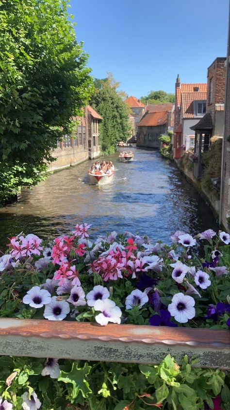 Bruges - Belgique (Belgium) Brugge Belgium Aesthetic, Bruges Belgium Aesthetic, Brugge Aesthetic, River Boat Aesthetic, Brussels Belgium Aesthetic, Canal Aesthetic, Brussels Aesthetic, Boating Aesthetic, Belgium Summer