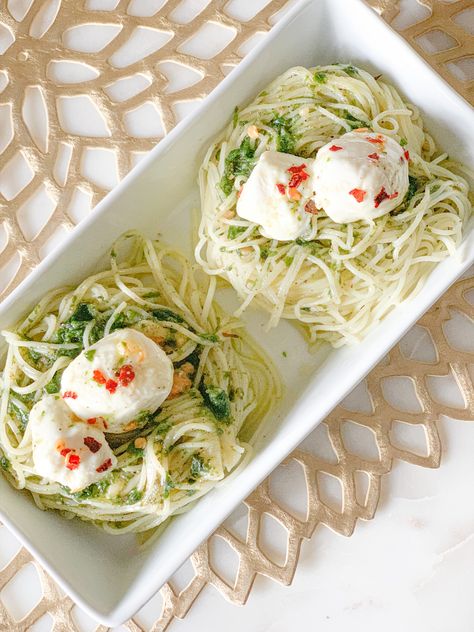 Birds Nest - Gourmet Pasta Crispy Pasta, Pasta Basil, Pasta At Home, Gourmet Pasta, Best Pasta Recipes, Angel Hair Pasta, Birds Nest, Angel Hair, Basil Pesto