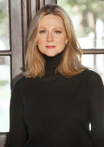 Actress Laura Linney in a casual, sleek flip is photographed for Los Angeles Times on March 3, 2015 in Los Angeles, California. PUBLISHED IMAGE. Laura Linney, Leah Remini, Hairstyle Hairstyle, Over 50 Womens Fashion, March 16, Old Hollywood Glamour, Women's Hair, Hollywood Actor, Classy Women