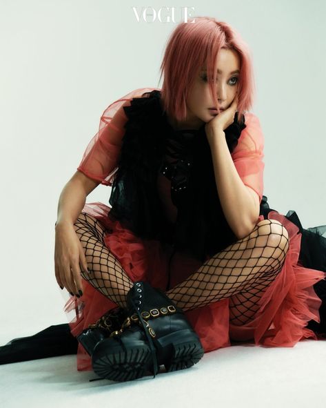 Vogue 2022, Kim Hee Sun, Korea Magazine, Magazine Collection, Punk Princess, Lock Style, Hair Color Pink, Korean Star, Vogue Korea