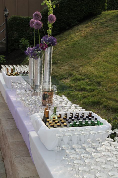 Summer Bar Set-up for a Garden Wedding Reception Reception Food Station, Wedding Reception Food Stations, Couple Food, Diy Wedding Bar, Food Set Up, Diy Wedding Video, Bar Setup, Food Bars, Food Wedding