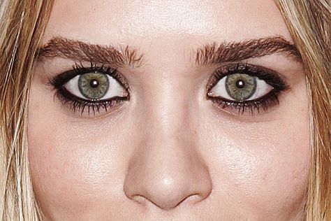 Celebrities with Round Eyes - YouBeauty Makeup For Round Eyes, Protruding Eyes, Smoky Eyeshadow, Different Makeup Looks, Round Eyes, Ashley Olsen, Eye Shape, Warm Autumn, Eye Shapes