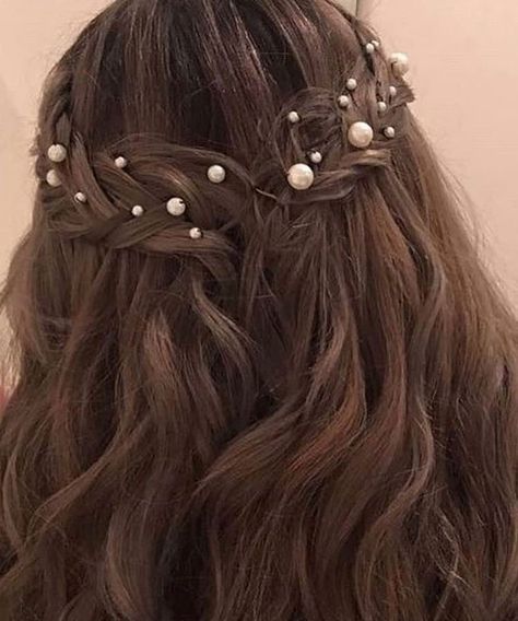 Sequin Hair Accessories, Hair Jewels, Short Layered Haircuts, Grunge Hair, Wedding Hair And Makeup, Hair Dos, Prom Hair, Hair Day, Pretty Hairstyles