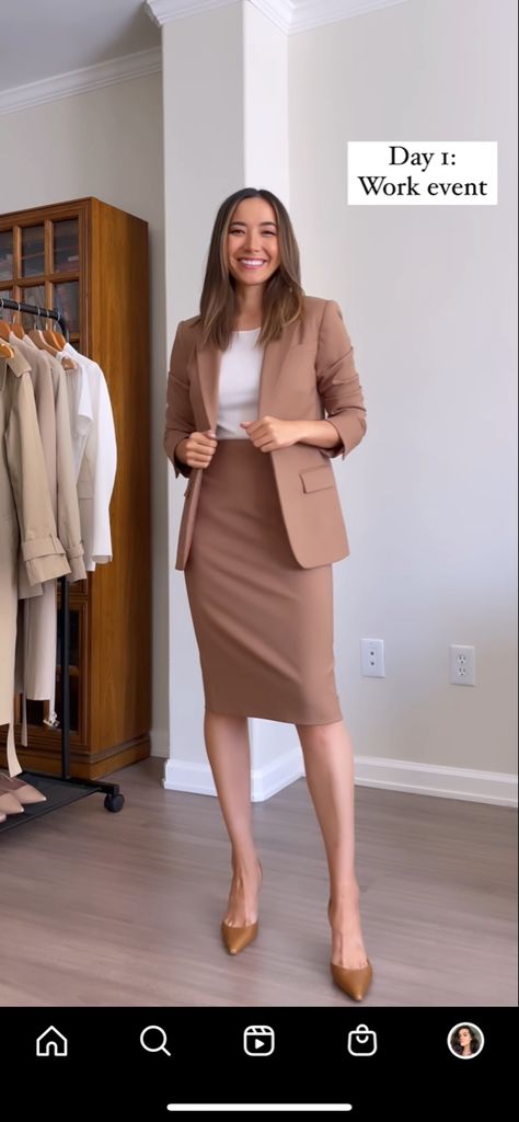 Lawyer Female Work Outfits, Pencil Skirt Outfits Classy Work, Official Suits For Women Work Outfits, Outfit For Thesis Defense, Smart Business Outfits Women, Corporate Attire Short Women, Dress Corporate Attire, Legal Attire Women, Corporate Look Women Office Wear