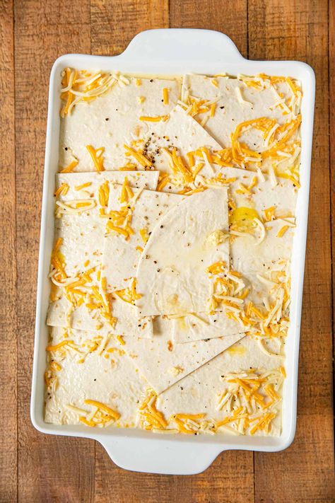 well. Layer ½ the flour tortillas in the Breakfast Burrito Casserole, Dump And Go Dinners, Breakfast Lasagna Recipe, Casserole For Breakfast, Recipe Using Tortillas, Aip Paleo Breakfast, Egg Bake Casserole, Mexican Recipies, Low Calorie Keto