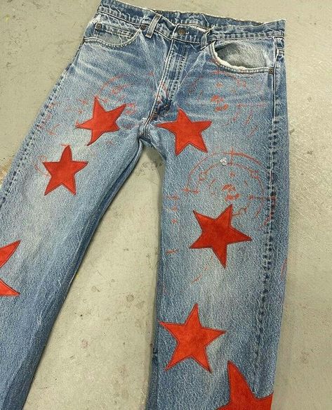 estrella star ropa clothes aesthetic mode shine pantalón y2k Thrift Flips, Diy Clothes Design, Clothes Diy, Look Vintage, Star Girl, Dream Clothes, Upcycle Clothes, Look Cool, Fitness Inspo