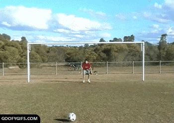 Soccer Fails, Penalty Kick, Funny Soccer, Volleyball Workouts, Soccer Funny, Soccer Goal, Ukelele, Funny Video Memes, Funny Video