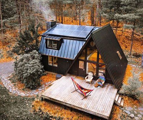 Off grid cabin - Living Area on the Deck / Patio / Porch - Treehouse - House Exterior Design Case Mici, Small Cabin In The Woods, Design Casa Piccola, A Cabin In The Woods, A Frame Cabin, A Frame House, A Cabin, Small Cabin, Cabin In The Woods