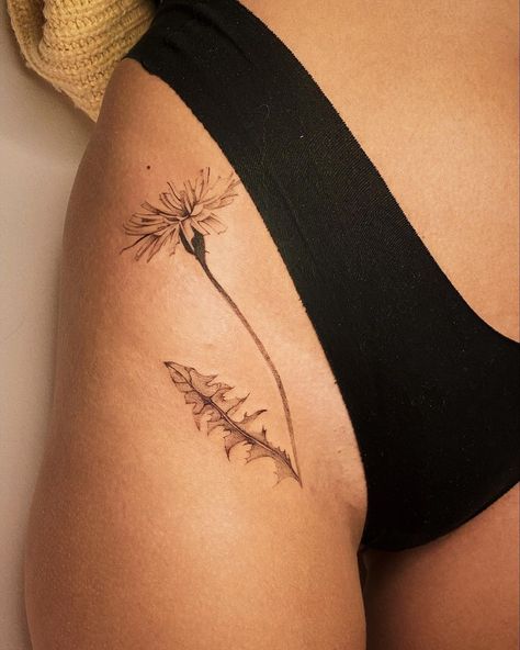 Yellow Dandelion Tattoo Design, Tattoo Of Dandelion, Dandelion Hip Tattoo, Black And White Dandelion Tattoo, Yellow Dandelion Tattoo, Dandelion Flower Tattoo, Tattoo Dandelion, Seed Tattoo, Dandelion Tattoos