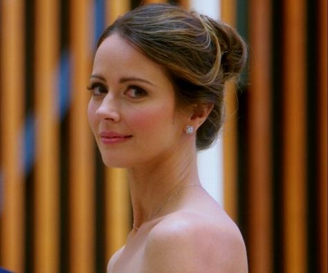 Amy Acker. John Reese, Amy Acker, Sarah Shahi, Girl Crush, Dark Hair, Pretty Hairstyles, Celebrities Female, Celebrity Crush, Beautiful People