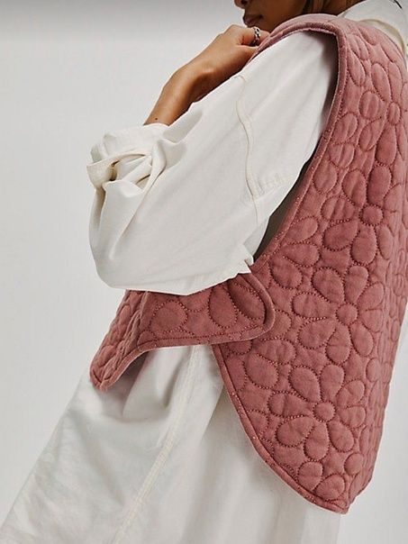 Styling Vests Women, Asethic Outfits, Quilted Vest Pattern, Vest Patterns For Women Sewing, Pink Vest Outfit, Womens Quilted Vest, Quilted Vest Outfit, Quilted Jacket Outfit, Quilt Jackets