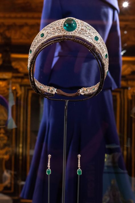 The Greville Emerald Kokoshnik Tiara, lent by HM The Queen, and Princess Eugenie’s diamond and emerald drop earrings, a wedding gift from the groom. Emerald Kokoshnik Tiara, Kokoshnik Tiara, Queen And Princess, Eugenie Wedding, Parisian Jewelry, Emerald Drop Earrings, Royal Crown Jewels, Emerald Earrings Drop, Tiara Headpieces