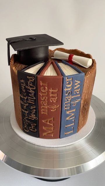 Masters Graduation Cake, Lawyer Birthday Cake Ideas, Master Cake Graduation, Mba Graduation Cake, Mba Cake Graduation, Law Graduation Cake Designs, Graduation Book Cake, Degree Cake, Lawyer Cake