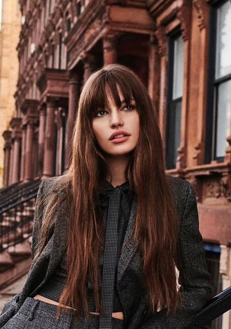 Dark Academia Bangs, French Girl Street Style, Academia Hair, Dark Academia Hair, Dark Academia Dress, Academia Dress, Black Hair Cuts, Style Edit, Color Chocolate