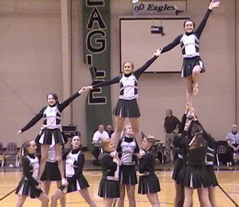 Thigh Stand Pyramid, Cheer Pyramids, Cheerleading Stunts, Cool Cheer Stunts, Pep Squad, Cheerleading Pyramids, Cheerleader Uniforms, Aesthetic Sports, Youth Cheer