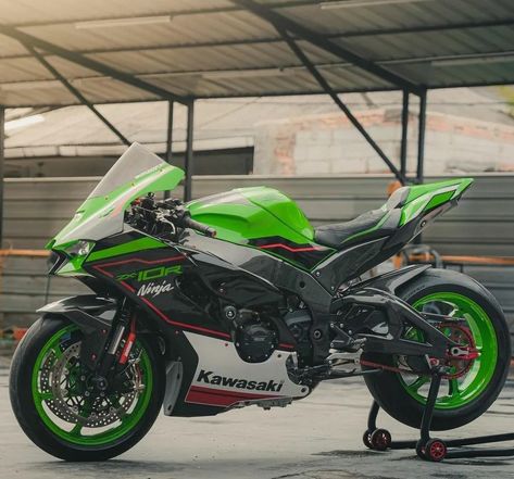 Kawasaki Ninja Bike, Ninja Bike, Kawasaki Motorcycle, Kawasaki Zx10r, Kawasaki Bikes, Cool Dirt Bikes, Мотоциклы Cafe Racers, Fast Bikes, Pretty Bike