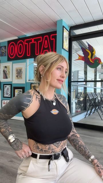 Tattoo Stitches, Grunge Looks, Curvy Casual Outfits, Skater Outfits, Summer Tattoo, Tattoed Women, My Guy, Tattoo Girls, Tattoed Girls