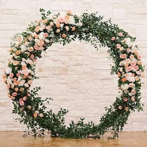 Ceremony Arch Flowers, Round Arch Backdrop, Flowers Garland, Ganapati Decoration, Round Arch, Altar Flowers, Arch Decoration, Arch Backdrop, Arch Flowers